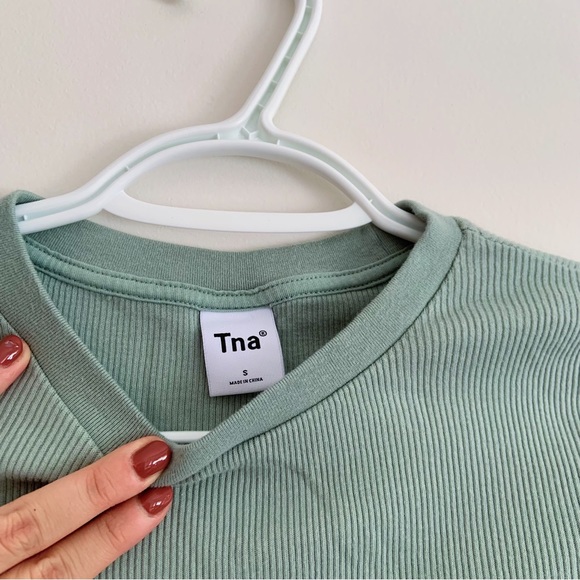 Aritzia TNA Ribbed Cropped Long Sleeve - Picture 4 of 5